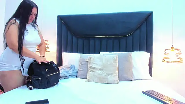 ZamiraGates online show from 09.17.25