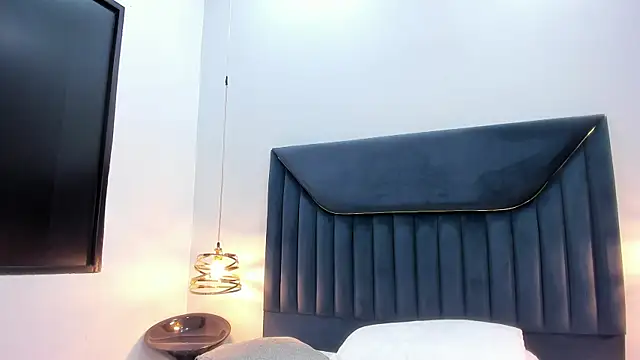 ZamiraGates online show from 09.28.25