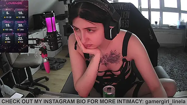 Snapshot of Gamergirl-Linela chatting on 04.29.26 Gamergirl-Linela online show from 04.29.26