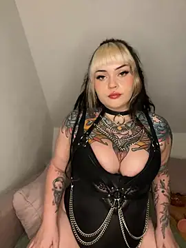 Snapshot of Squirtygodess chatting on 02.15.25 Squirtygodess online show from 02.15.25