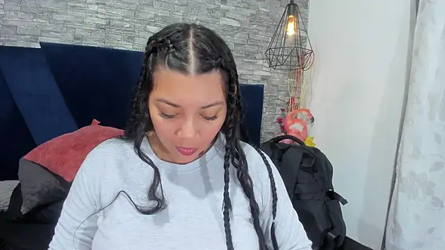 Sophia Brunett online show from 12.22.25