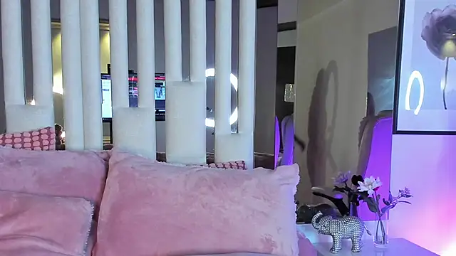 Cloee Rainbow1 online show from 03.17.26