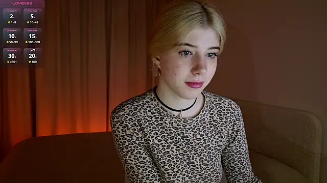Snapshot of Bella_amory chatting on 05.18.26 Bella amory online show from 05.18.26