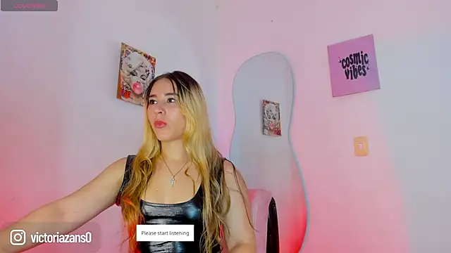 Snapshot of Vickyallien chatting on 04.18.26 Vickyallien online show from 04.18.26