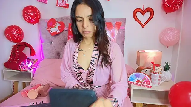 Skye Moore online show from 02.14.26