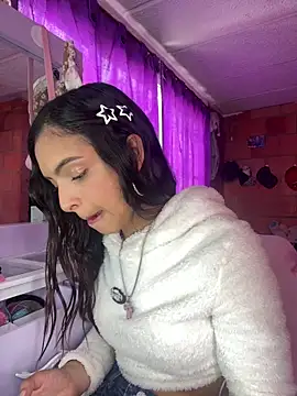 Skye Moore online show from 04.06.26