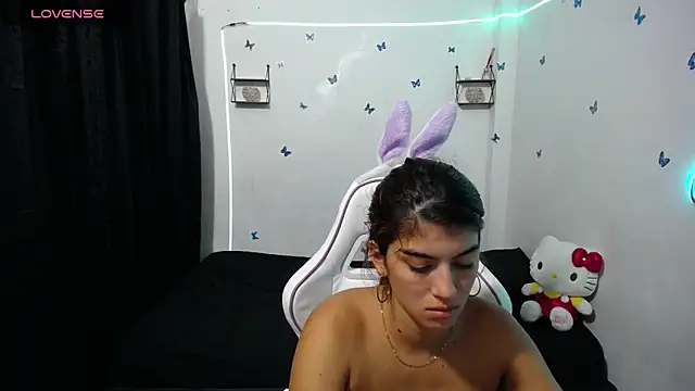 Snapshot of hello_kityy25 chatting on 02.14.25 hello kityy25 online show from 02.14.25