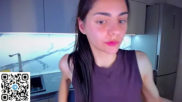 Snapshot of EmiliaZen chatting on 05.25.26 EmiliaZen online show from 05.25.26