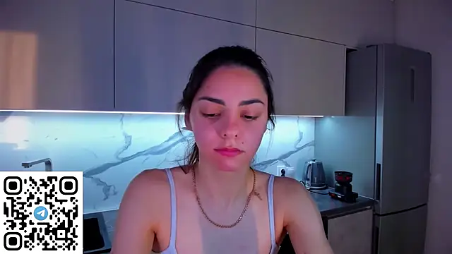 Snapshot of EmiliaZen chatting on 06.05.26 EmiliaZen online show from 06.05.26