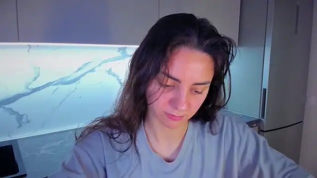 Snapshot of EmiliaZen chatting on 06.17.26 EmiliaZen online show from 06.17.26