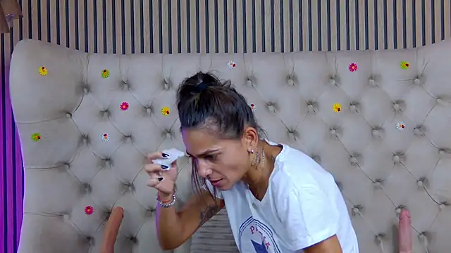 Snapshot of PlayfulShow chatting on 10.12.25 PlayfulShow online show from 10.12.25