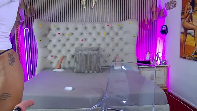 Snapshot of PlayfulShow chatting on 10.18.25 PlayfulShow online show from 10.18.25