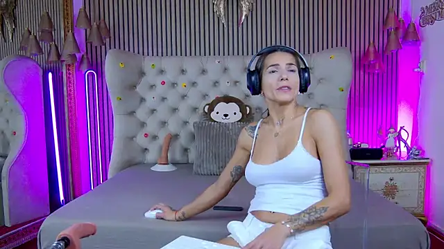 Snapshot of PlayfulShow chatting on 11.08.25 PlayfulShow online show from 11.08.25