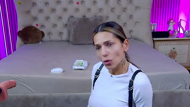 Snapshot of PlayfulShow chatting on 11.25.25 PlayfulShow online show from 11.25.25