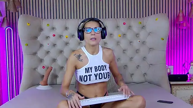 Snapshot of PlayfulShow chatting on 11.29.25 PlayfulShow online show from 11.29.25