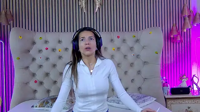 Snapshot of PlayfulShow chatting on 01.06.26 PlayfulShow online show from 01.06.26