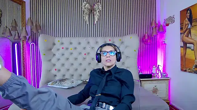 Snapshot of PlayfulShow chatting on 01.13.26 PlayfulShow online show from 01.13.26