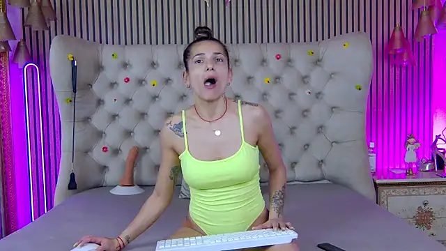 Snapshot of PlayfulShow chatting on 03.24.26 PlayfulShow online show from 03.24.26