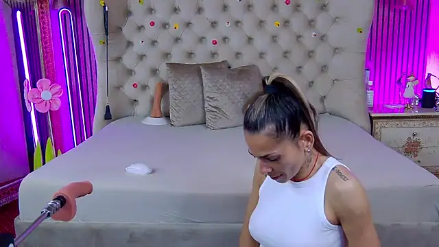 Snapshot of PlayfulShow chatting on 04.12.26 PlayfulShow online show from 04.12.26