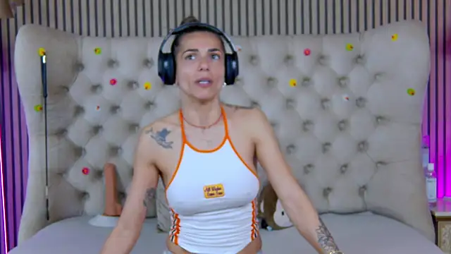 Snapshot of PlayfulShow chatting on 04.13.26 PlayfulShow online show from 04.13.26