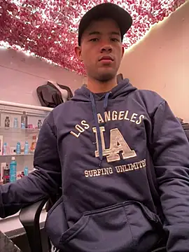 Snapshot of Twink_X chatting on 02.09.25 Twink X online show from 02.09.25