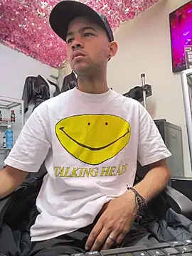 Snapshot of Twink_X chatting on 02.11.25 Twink X online show from 02.11.25