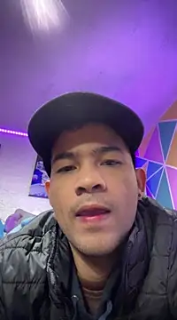 Snapshot of Twink_X chatting on 02.19.25 Twink X online show from 02.19.25