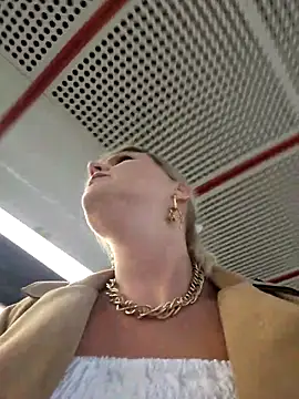 Snapshot of Sexybiene969 chatting on 09.10.25 Sexybiene969 online show from 09.10.25