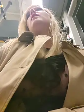 Snapshot of Sexybiene969 chatting on 11.01.25 Sexybiene969 online show from 11.01.25