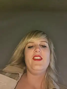 Snapshot of Sexybiene969 chatting on 11.05.25 Sexybiene969 online show from 11.05.25