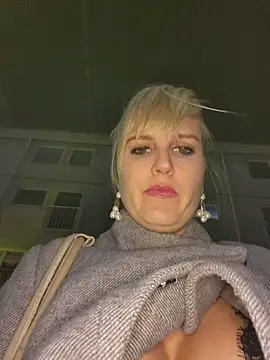 Snapshot of Sexybiene969 chatting on 11.06.25 Sexybiene969 online show from 11.06.25