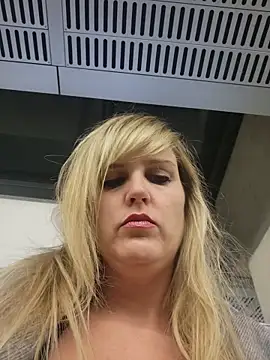 Snapshot of Sexybiene969 chatting on 11.11.25 Sexybiene969 online show from 11.11.25