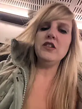 Snapshot of Sexybiene969 chatting on 01.13.26 Sexybiene969 online show from 01.13.26