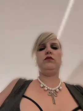Snapshot of Sexybiene969 chatting on 05.19.26 Sexybiene969 online show from 05.19.26