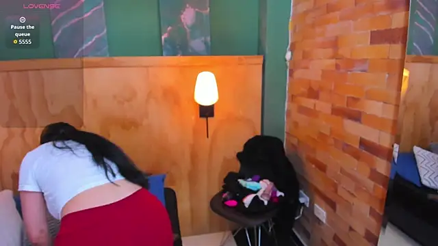 scarlet edwars online show from 11.15.25