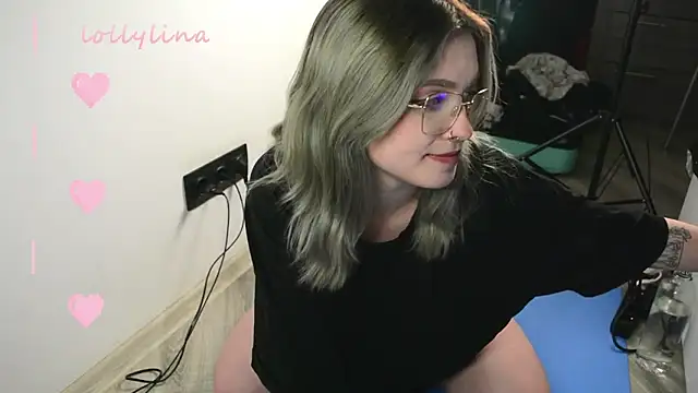 Snapshot of lollylina chatting on 03.09.25 lollylina online show from 03.09.25