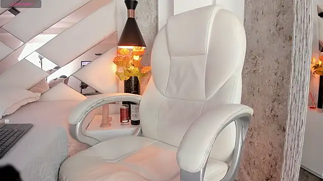 Giselle Lauren online show from 02.17.25