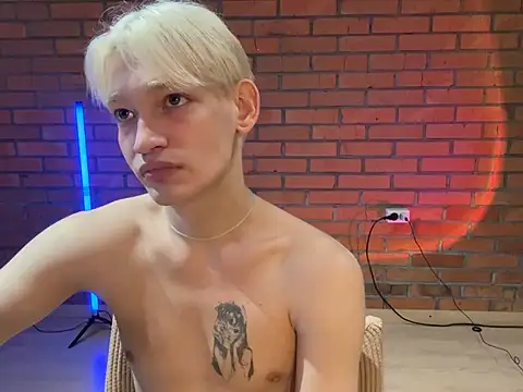 Julian wins online show from 02.08.25