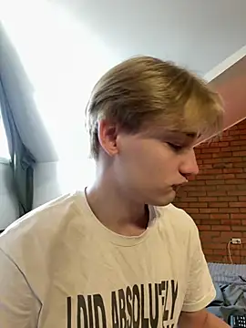 Julian wins online show from 03.20.25