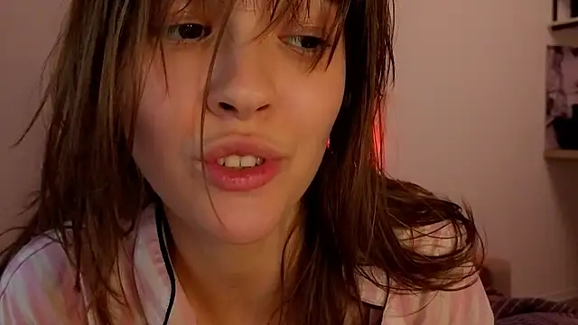 Snapshot of DemiDee chatting on 05.16.26 DemiDee online show from 05.16.26
