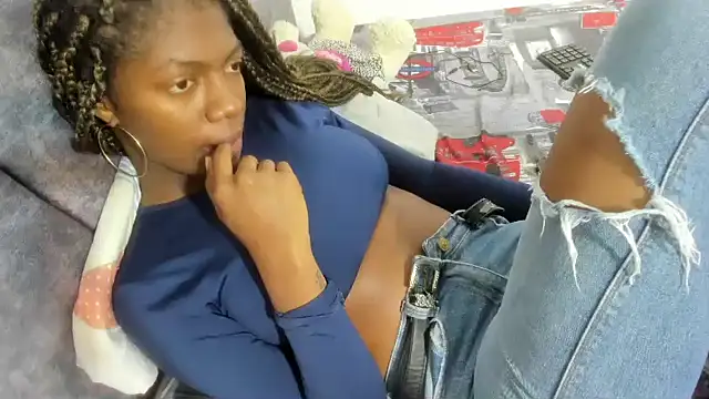 enyelsalas2 online show from 11.25.25