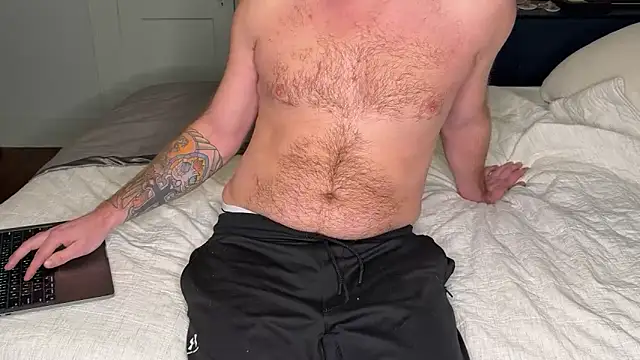 Snapshot of bottombearishguy chatting on 02.10.25 bottombearishguy online show from 02.10.25