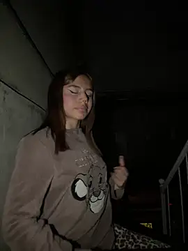 Laura-Khalifa online show from 02.21.25