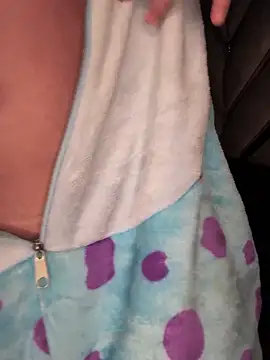 Laura-Khalifa online show from 11.28.25