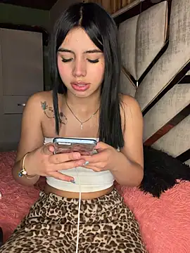 Snapshot of Laura-Khalifa chatting on 02.05.26 Laura-Khalifa online show from 02.05.26