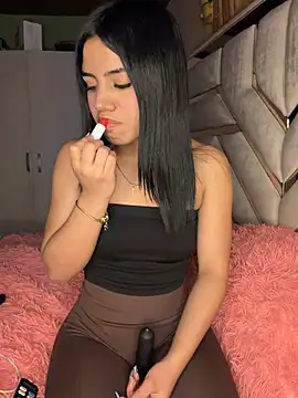 Snapshot of Laura-Khalifa chatting on 02.06.26 Laura-Khalifa online show from 02.06.26