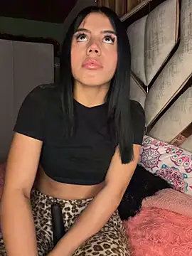 Snapshot of Laura-Khalifa chatting on 02.11.26 Laura-Khalifa online show from 02.11.26