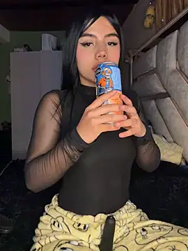 Snapshot of Laura-Khalifa chatting on 02.25.26 Laura-Khalifa online show from 02.25.26