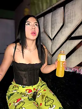 Laura-Khalifa online show from 05.10.26