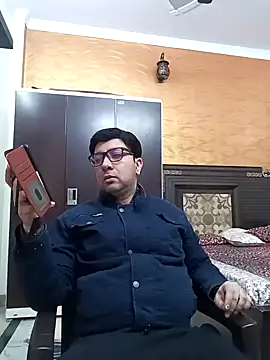 innocentboy1987 online show from 02.16.25